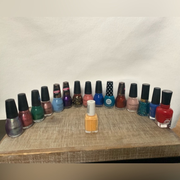 Bulk Assorted Nail Polish Collection - Picture 2 of 2
